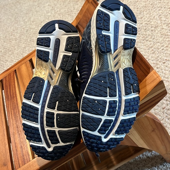 ASICS - Picture 6 of 6